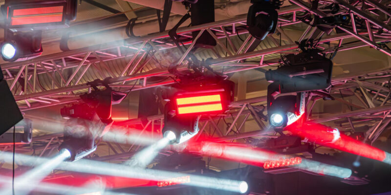 Scenos technologijos užkulisiuose: kas lemia stiprų vizualinį įspūdį?