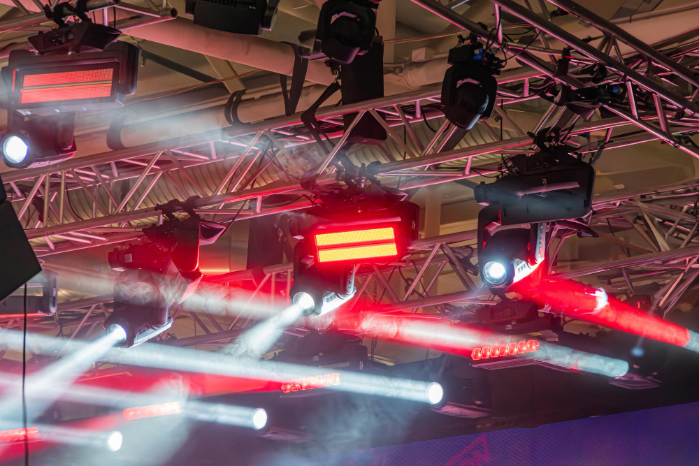 Scenos technologijos užkulisiuose: kas lemia stiprų vizualinį įspūdį?